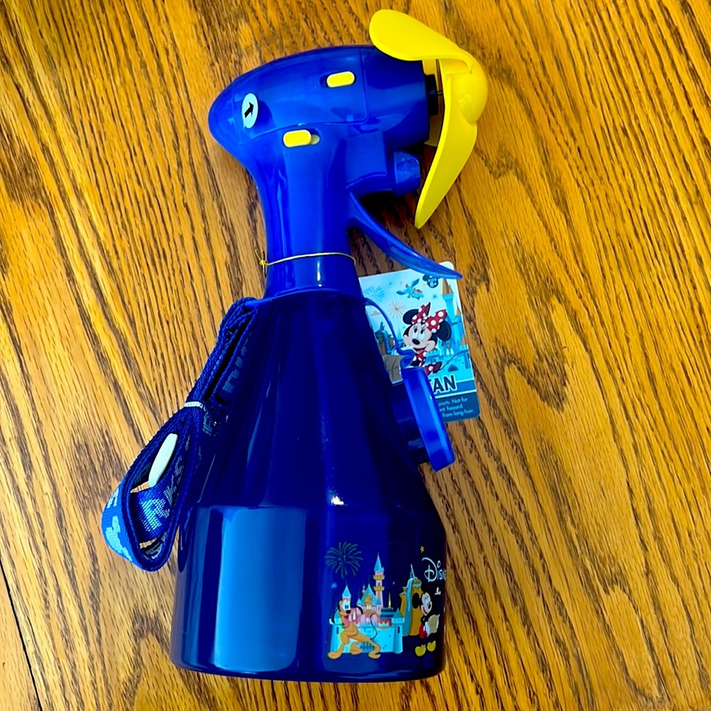 NWT Disney misting spray fan